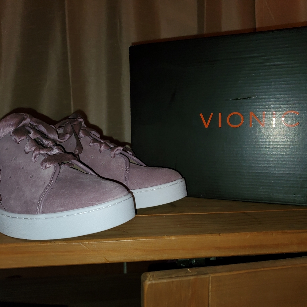 Vionic Sneakers